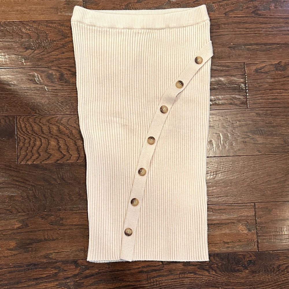 Elegant Cream Button-Detail Skirt